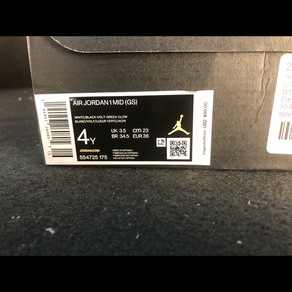 4Y Jordan’s. Never worn. Ordered too small - Picture 2 of 3